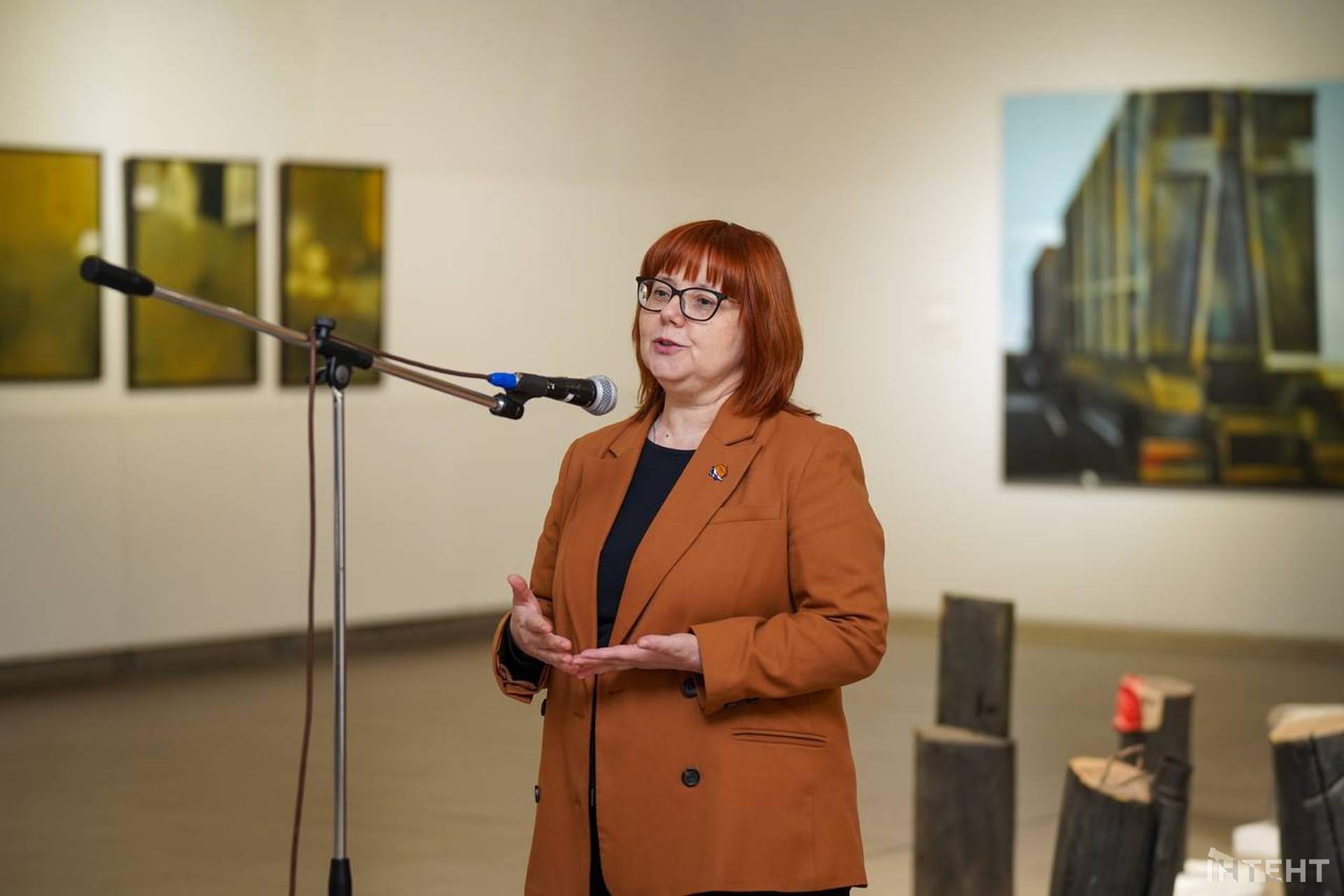 Одеський художник подарував картину з хлібом під прицілом музею в Полтаві