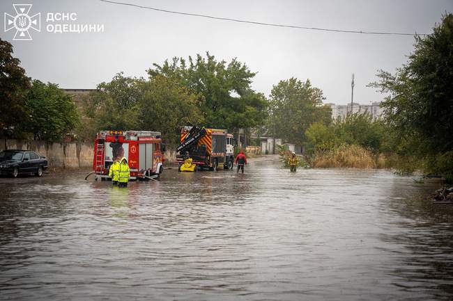 Ліквідація підтоплення в Одесі. ФОТО: ДСНС в Одеській області