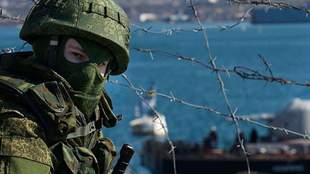 Мрія про море провалилась: росіяни масово тікають з окупованого Криму