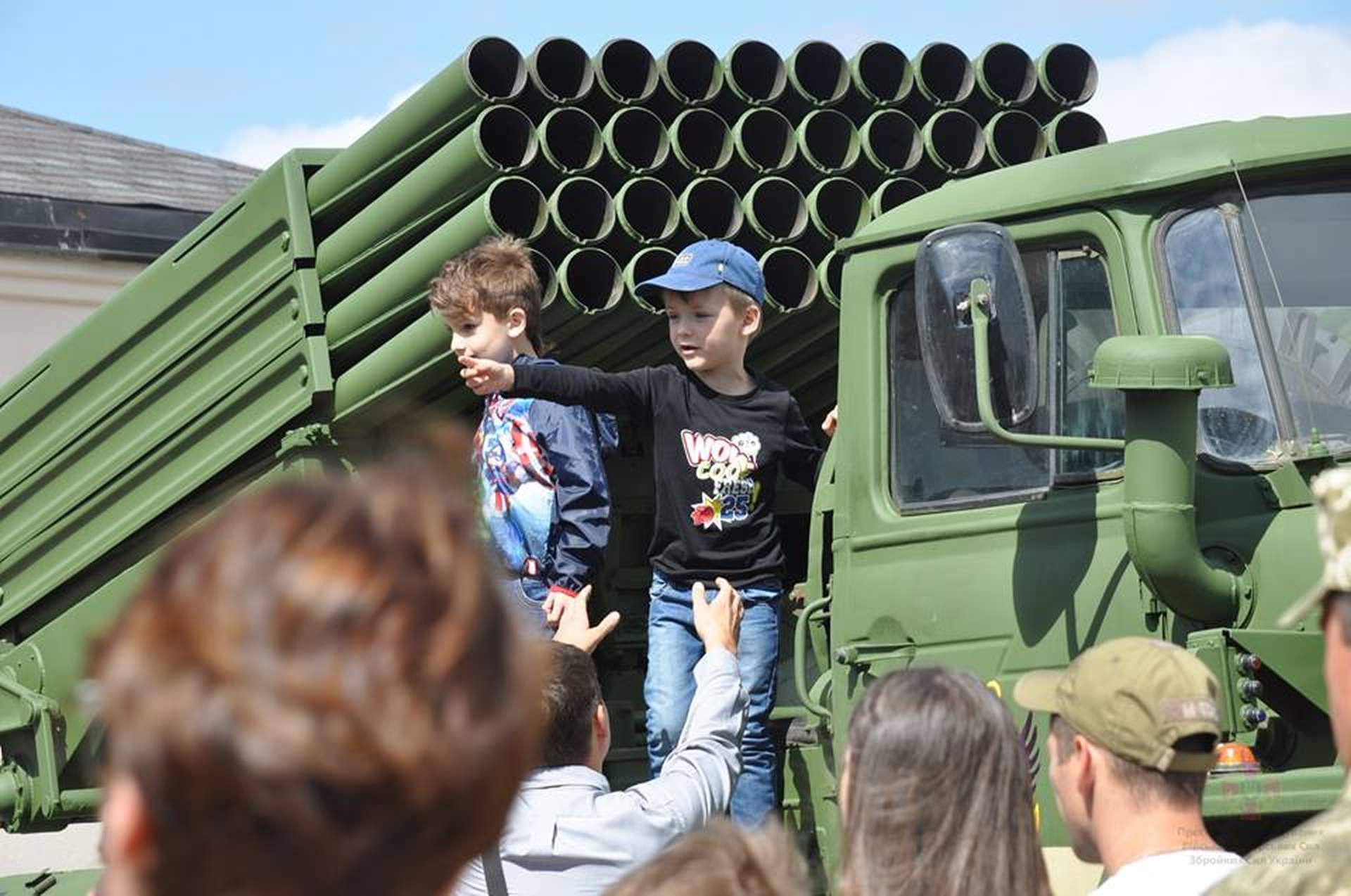 В честь Дня Военно-Морских Сил Украины в Одессе военный флот пополнился малыми бронированными артиллерийскими катерами