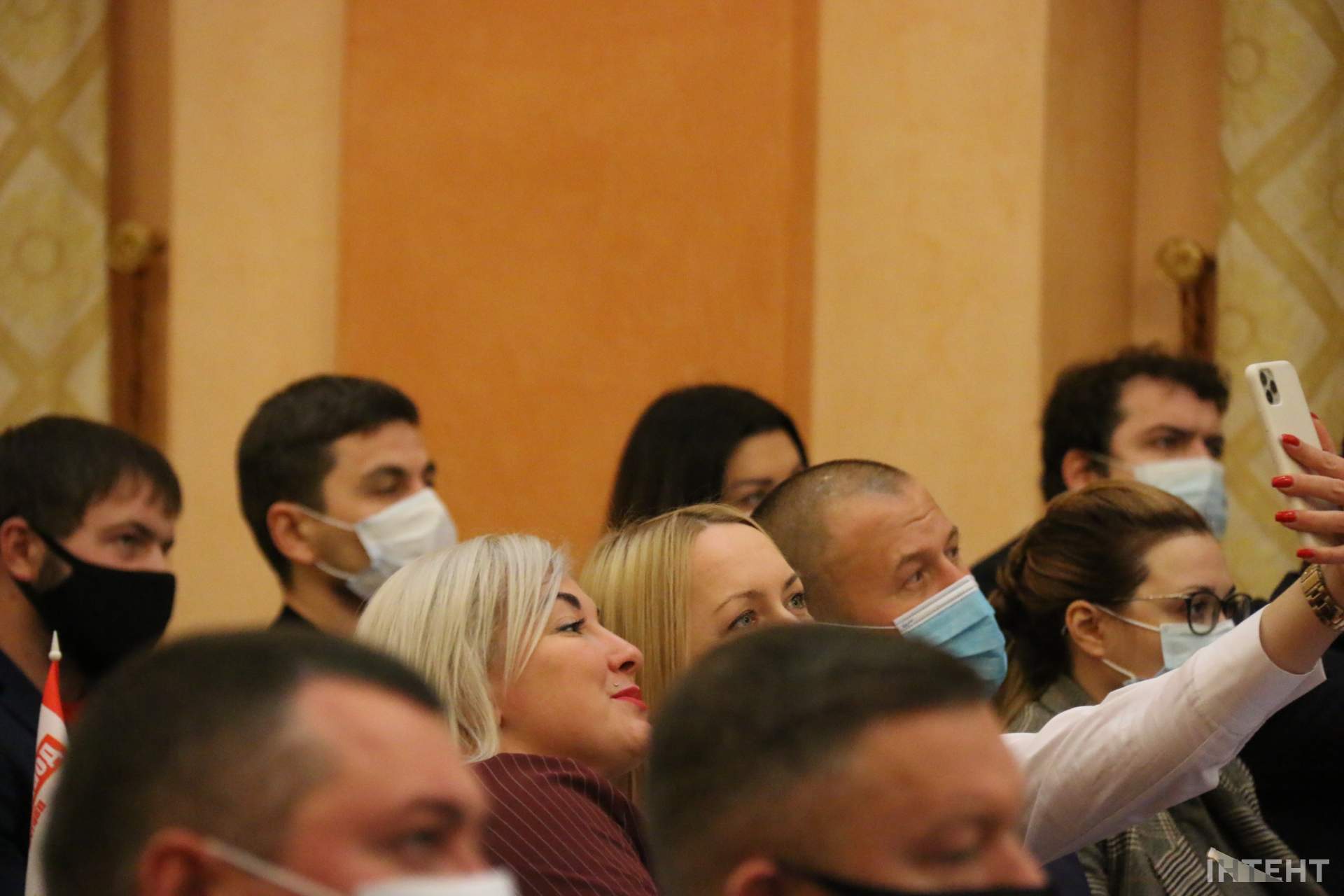 Одесский горсовет восьмого созыва в лицах: новых и не очень