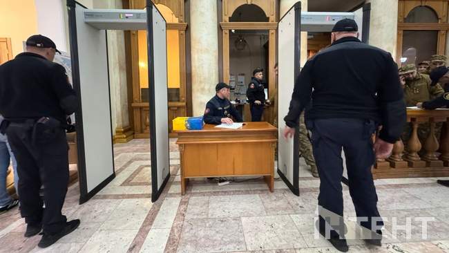Metal Detectors at the Odessa City Council. PHOTO: Intent