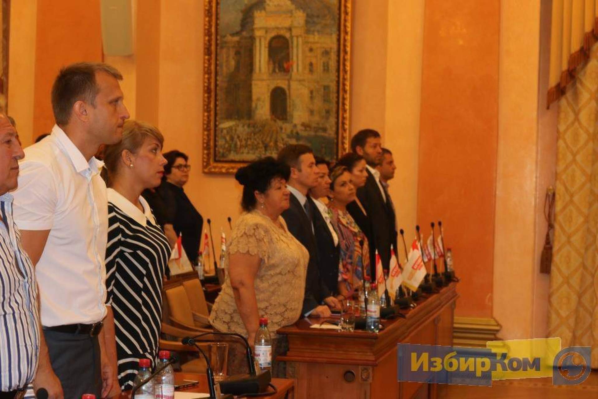 Неожиданная сессия Одесского горсовета: оцепление вокруг мэрии и сбор ради одного вопроса