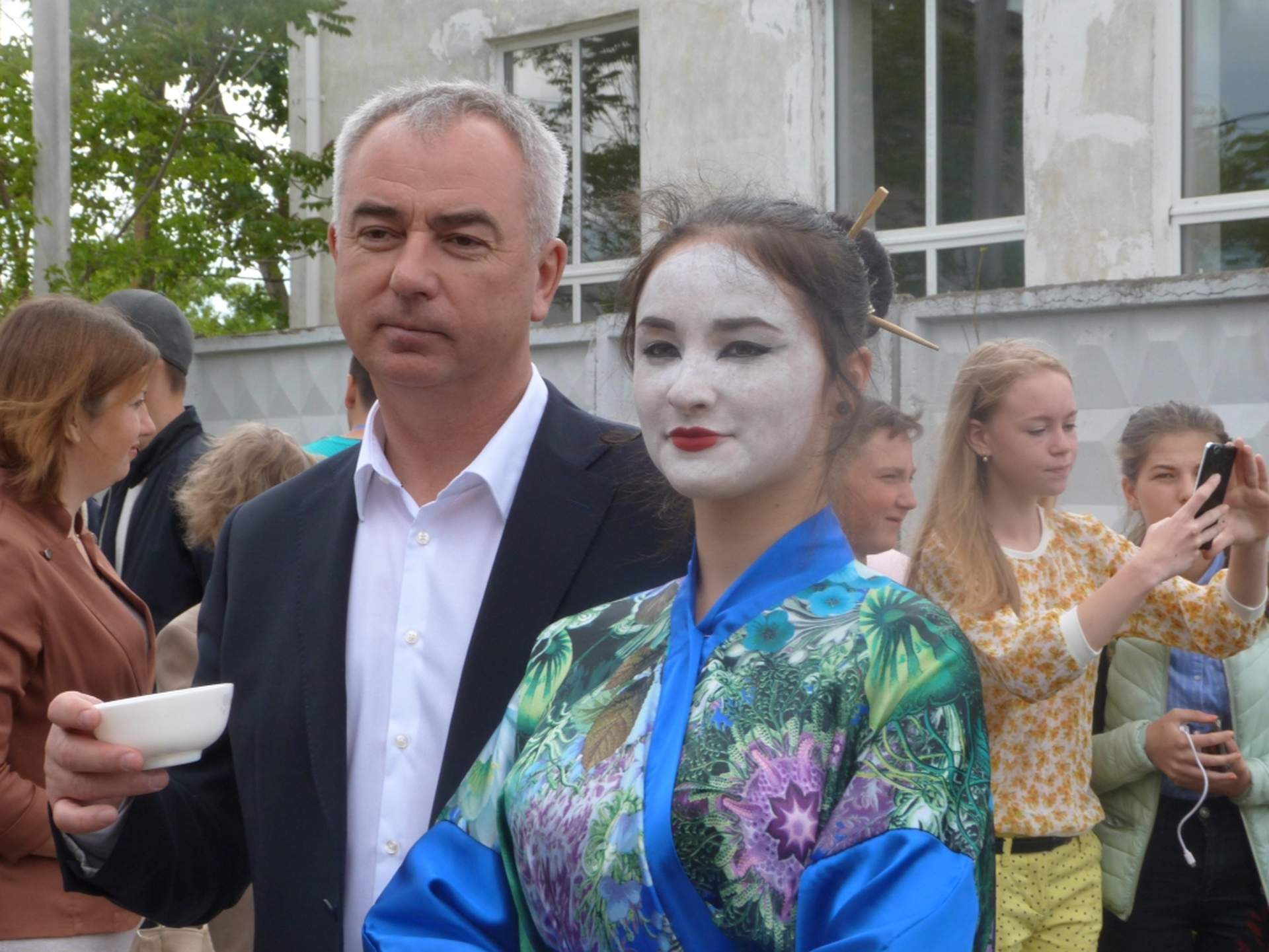 У Доброславі урочисто відкрили "Японський сад" з сакурами, золотими рибками і скульптурами