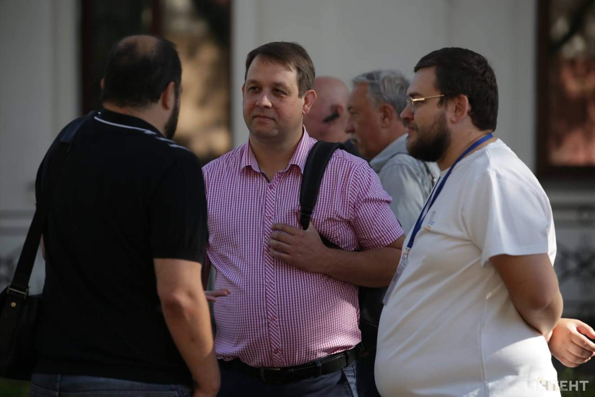 Бурхлива сесія та мітинг у світлинах Інтента