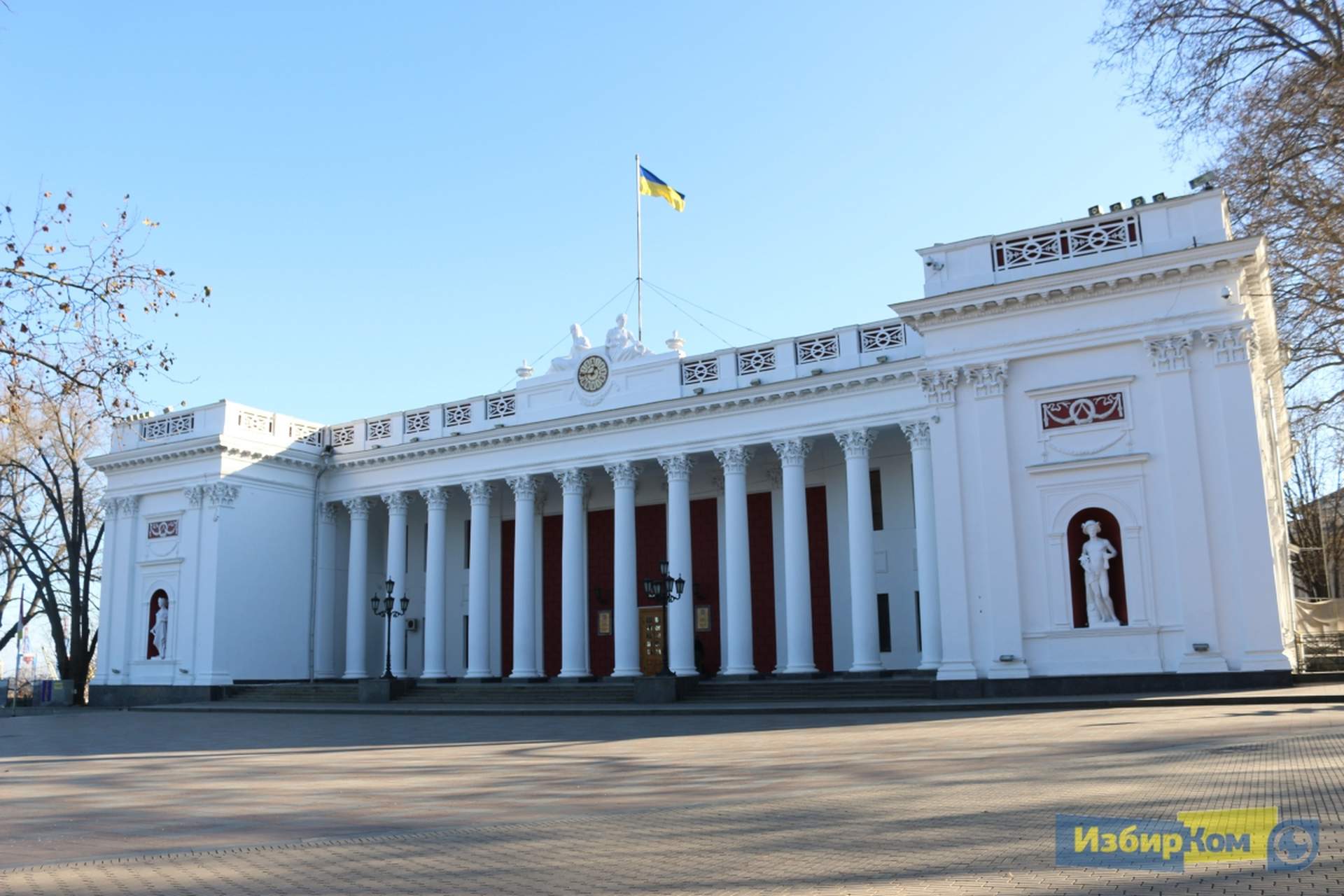 Сессия Одесского городского совета: розы депутатам и более ста вопросов повестки дня