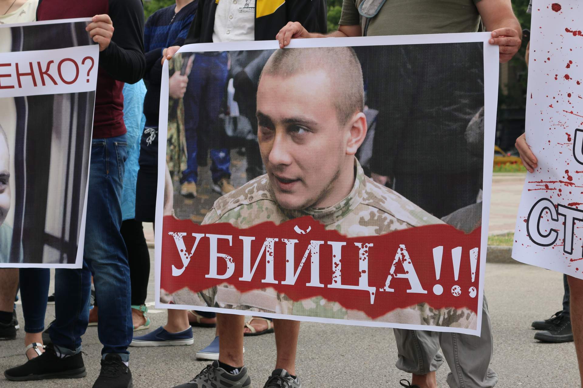Сессия Одесского областного совета: митинг у стен ОГА и получасовое ожидание