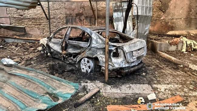 Наслідки обстрілу у Херсоні. ФОТО: Нацполіція України