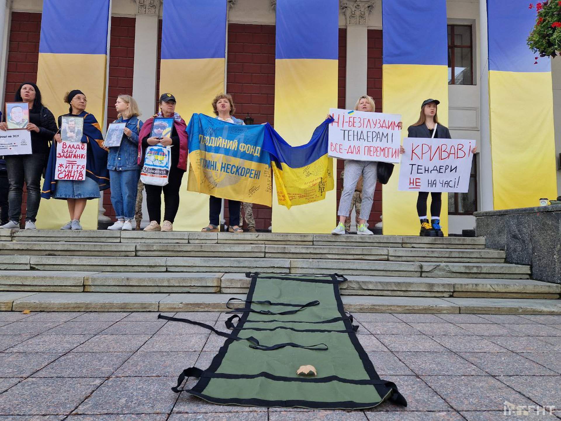 Одесити шосту суботу поспіль зібралися під будівлею мерії на акцію протесту