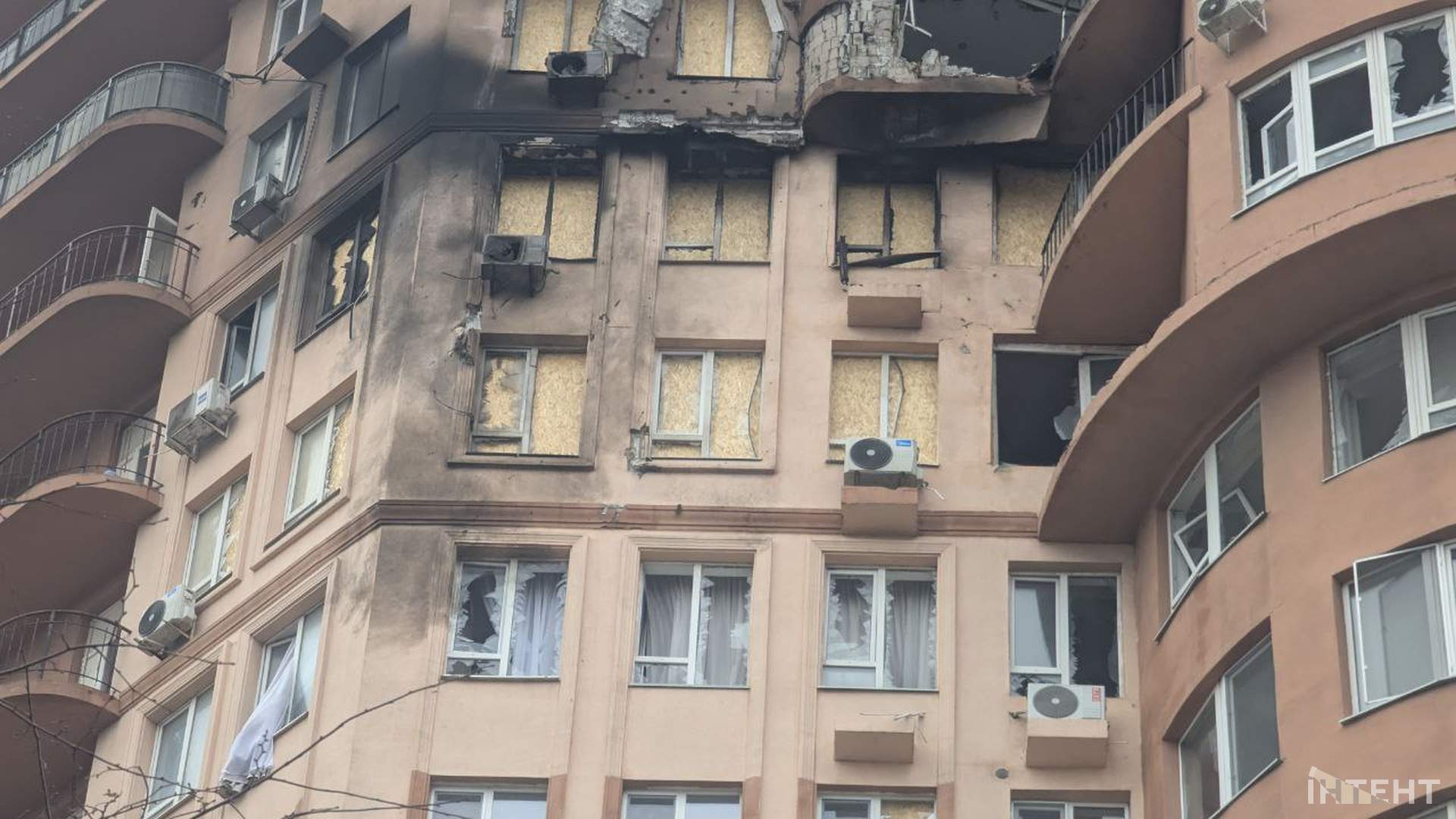 Дрони вдарили по житлових кварталах Одеси: пошкоджено 14 будинків