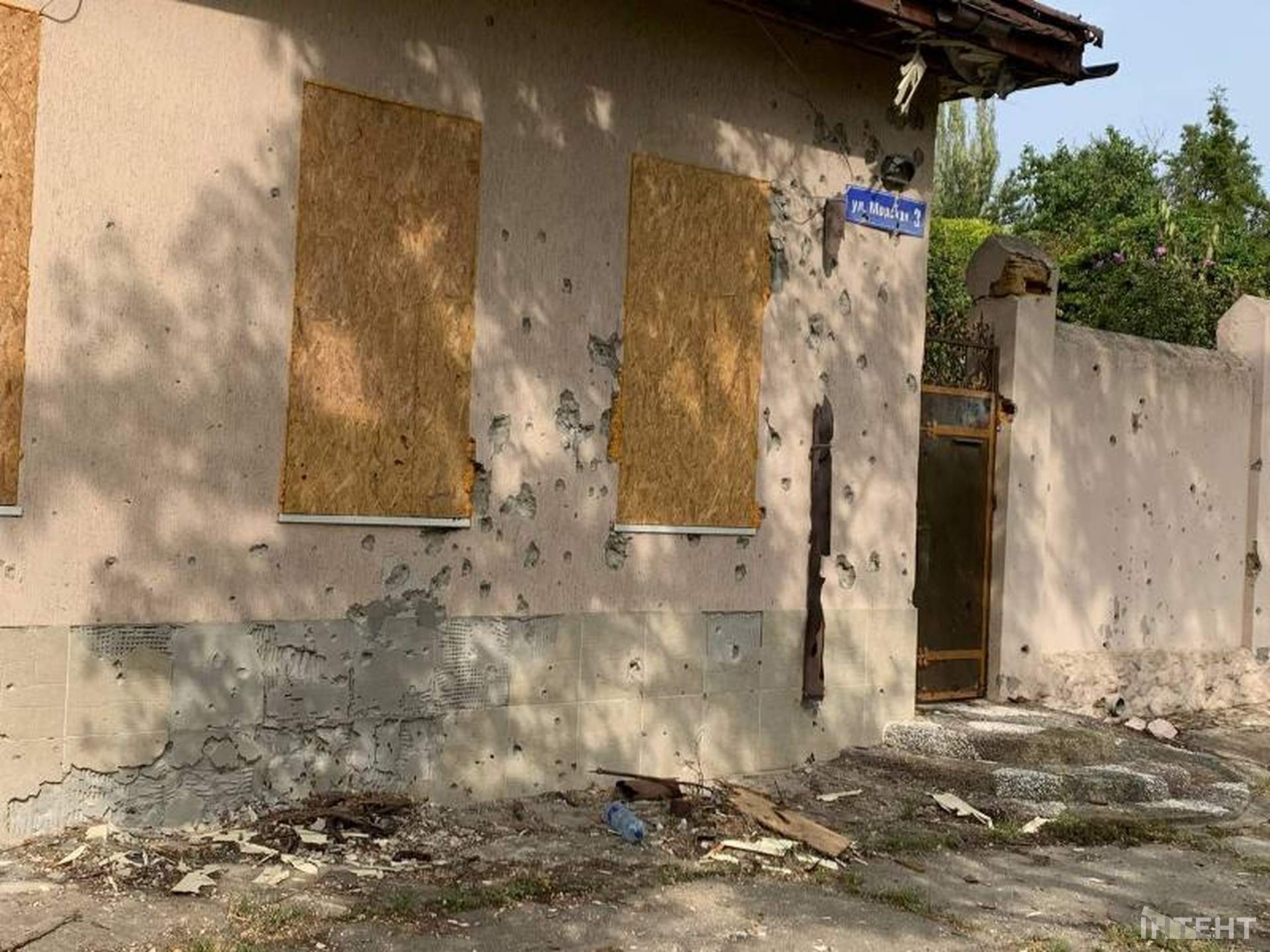 Середмістя Херсона в об'єктиві кореспондента: як окупанти нищать місто