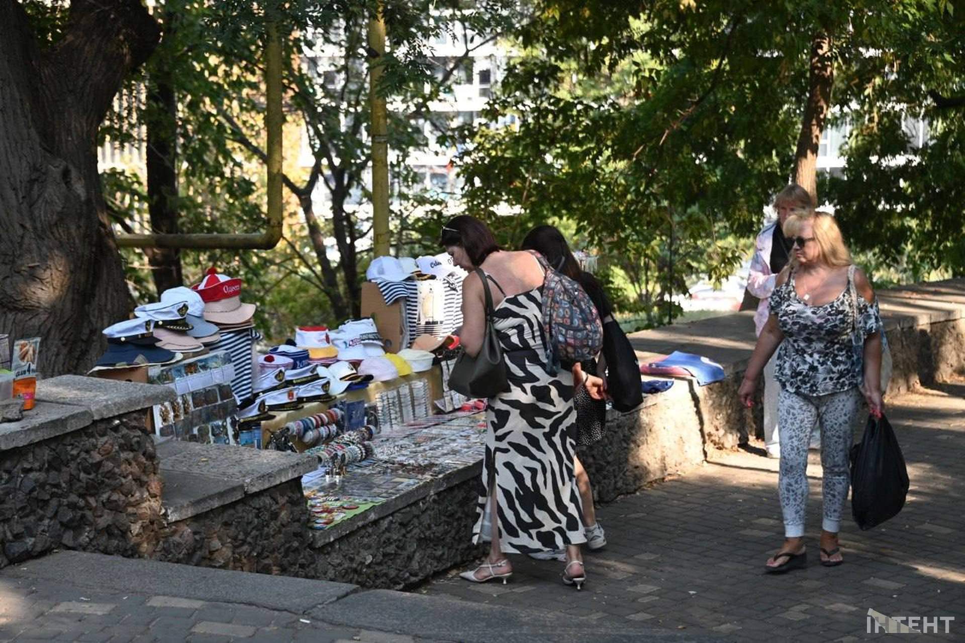 Вперті відпочивальники: в Одесі завершується туристичний сезон