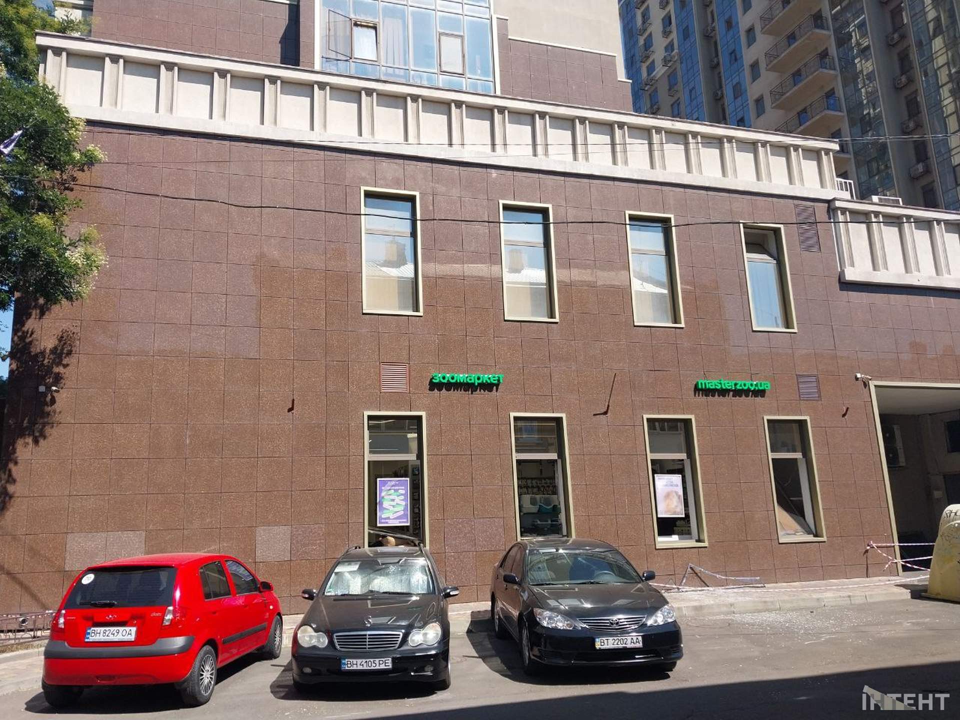 Понівечена Одеса у світлинах Інтента