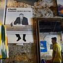 Під мостом в Одесі показали самогубство путіна та як Єльцин вигадував рф