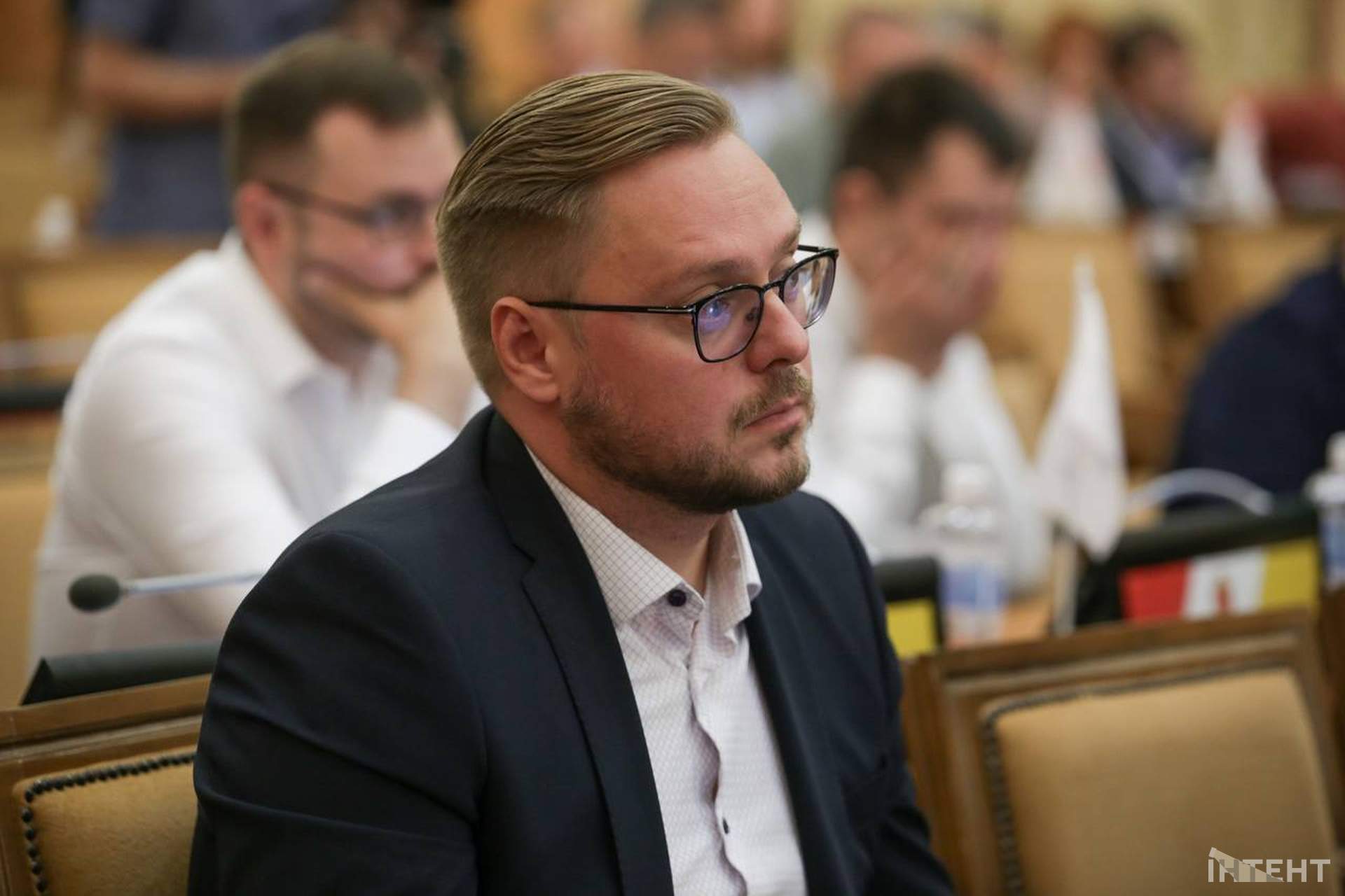 Бурхлива сесія та мітинг у світлинах Інтента