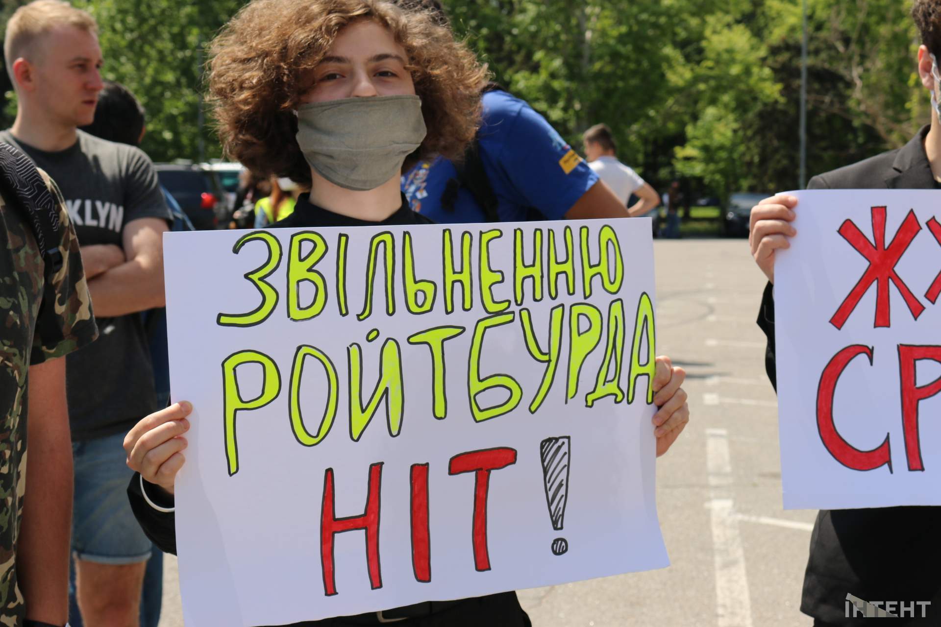 Ро наш Бро: одесити вийшли під стіни облради на підтримку Ройтбурда