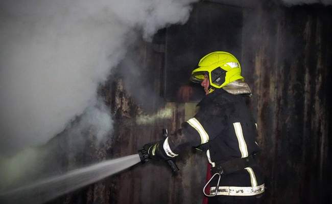 Пожежники ліквідують займання від атаки. ФОТО: ДСНС в Одеській області