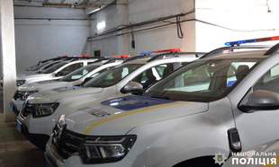 Миколаївські поліцейські отримали 18 нових автівок для роботи в умовах війни