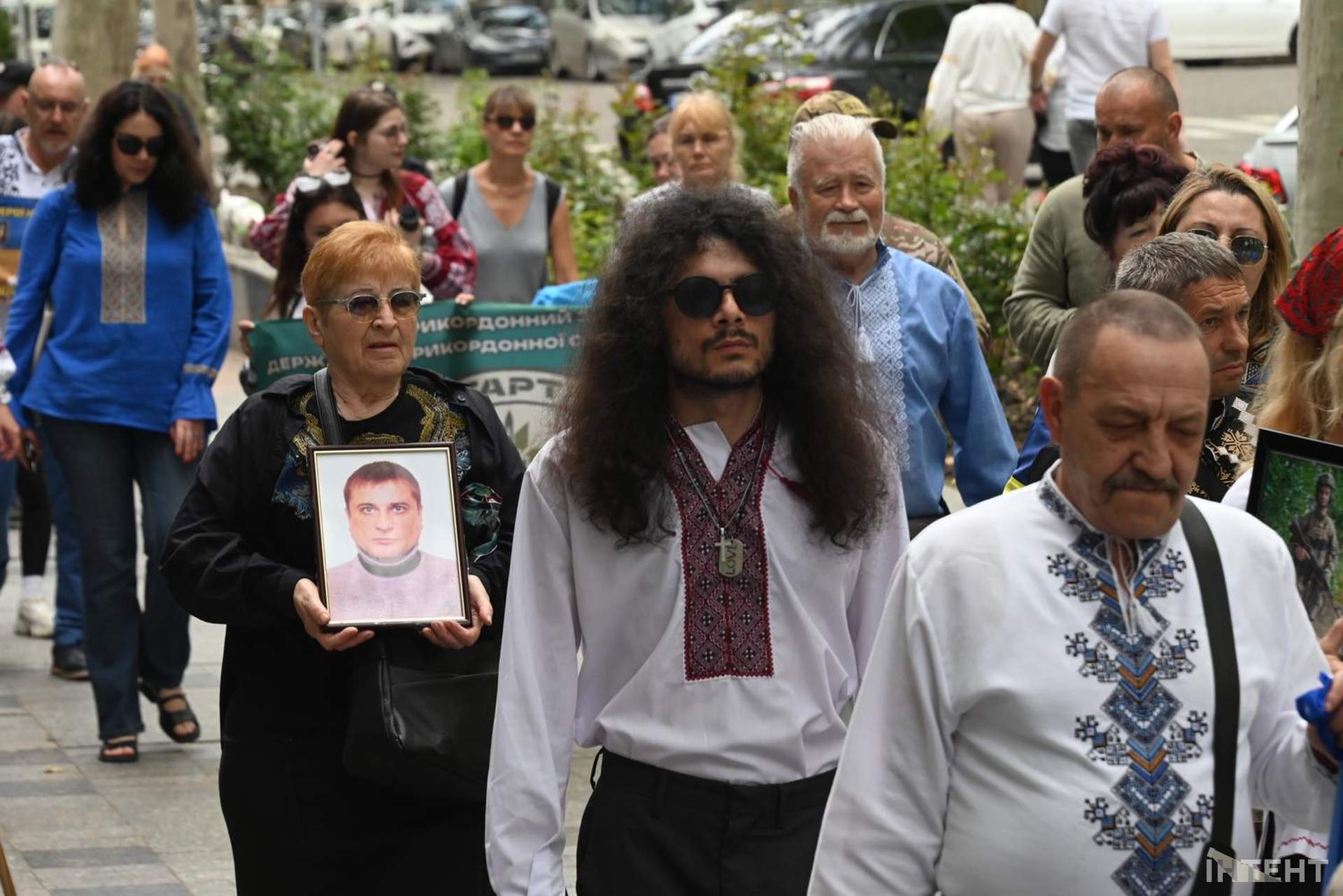 Лампадки, стрічки та хода пам’яті: в Одесі відбулася акція до Дня вишиванки