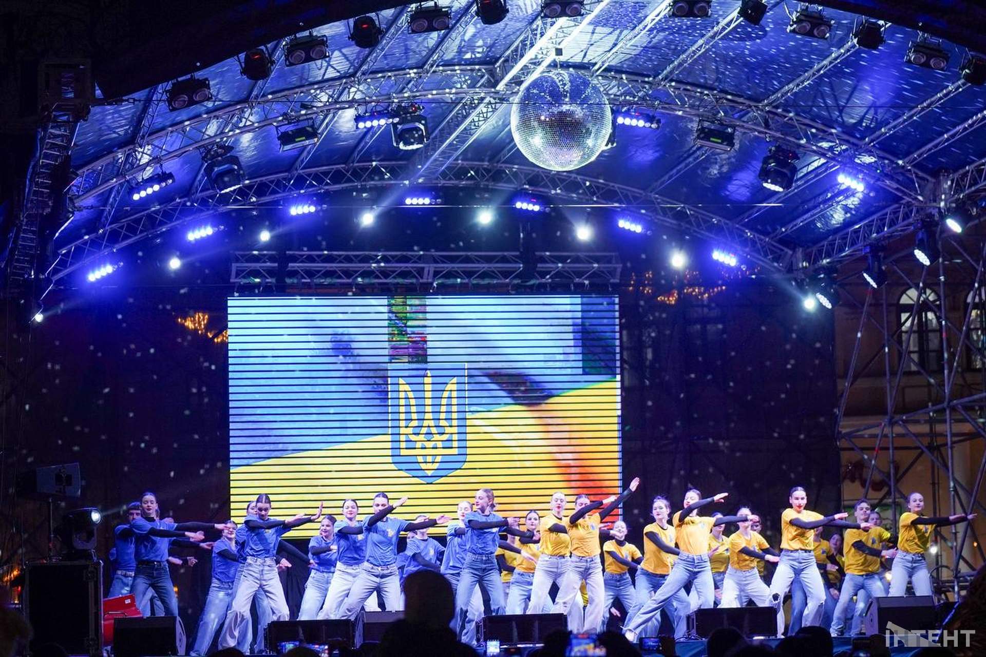 В Одесі запалили головну новорічну ялинку міста