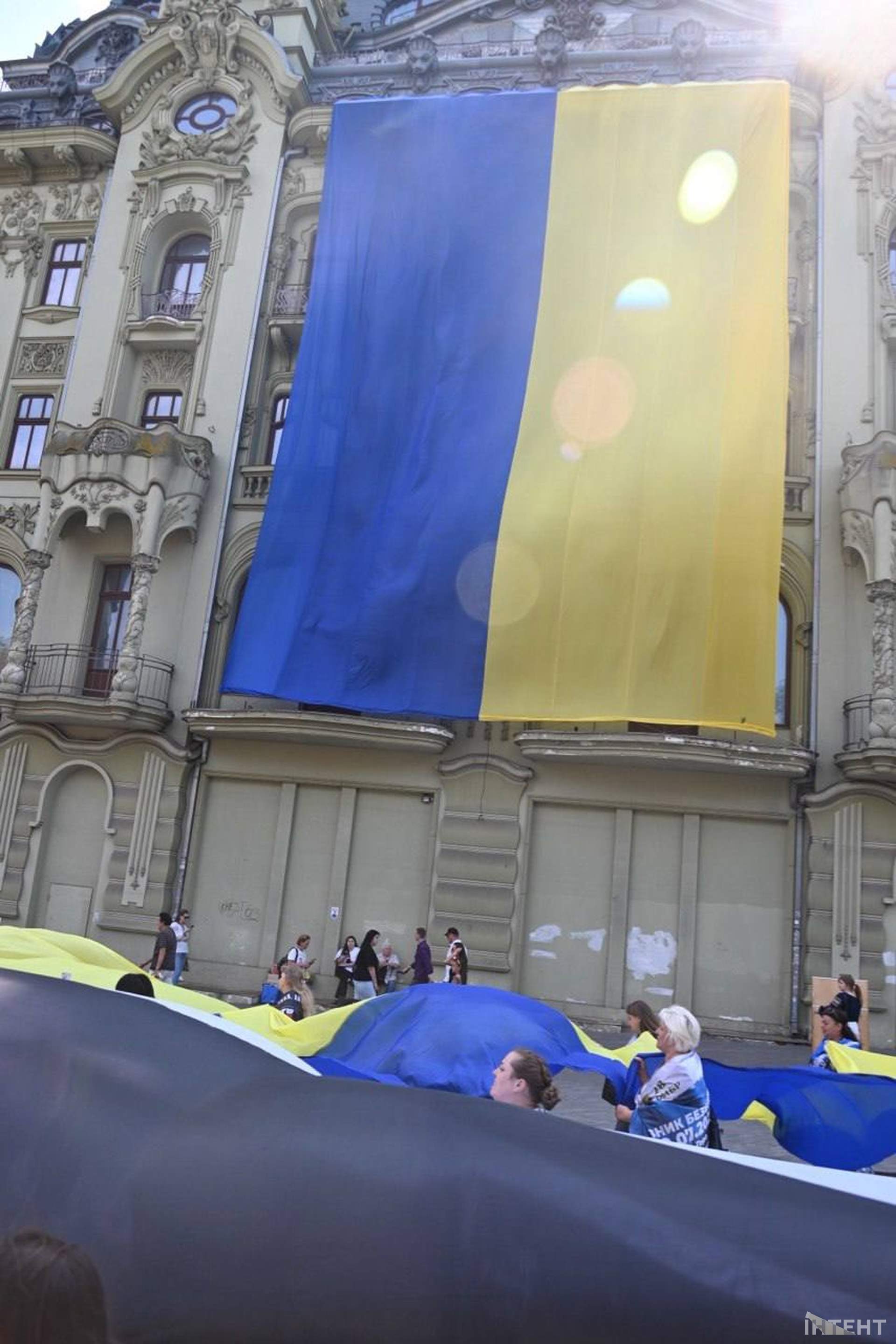 В Одесі пронесли 100-метрові прапори на підтримку полонених та зниклих