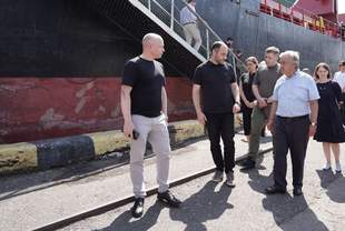 Генеральний секретар ООН в Одесі спостерігав за вантаженням судна зерном