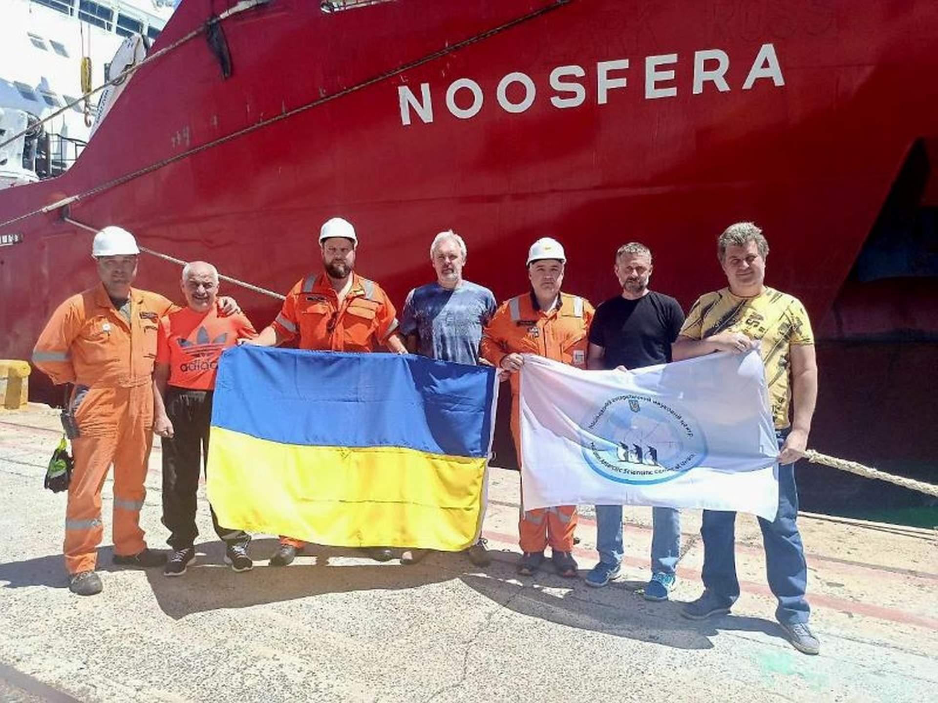 Криголам "Ноосфера" почав другий антарктичний сезон під українським прапором