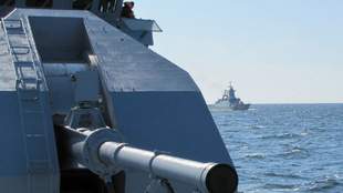 Через шторм росіяни зменшили майже вдвічі кількість кораблів у Чорному морі