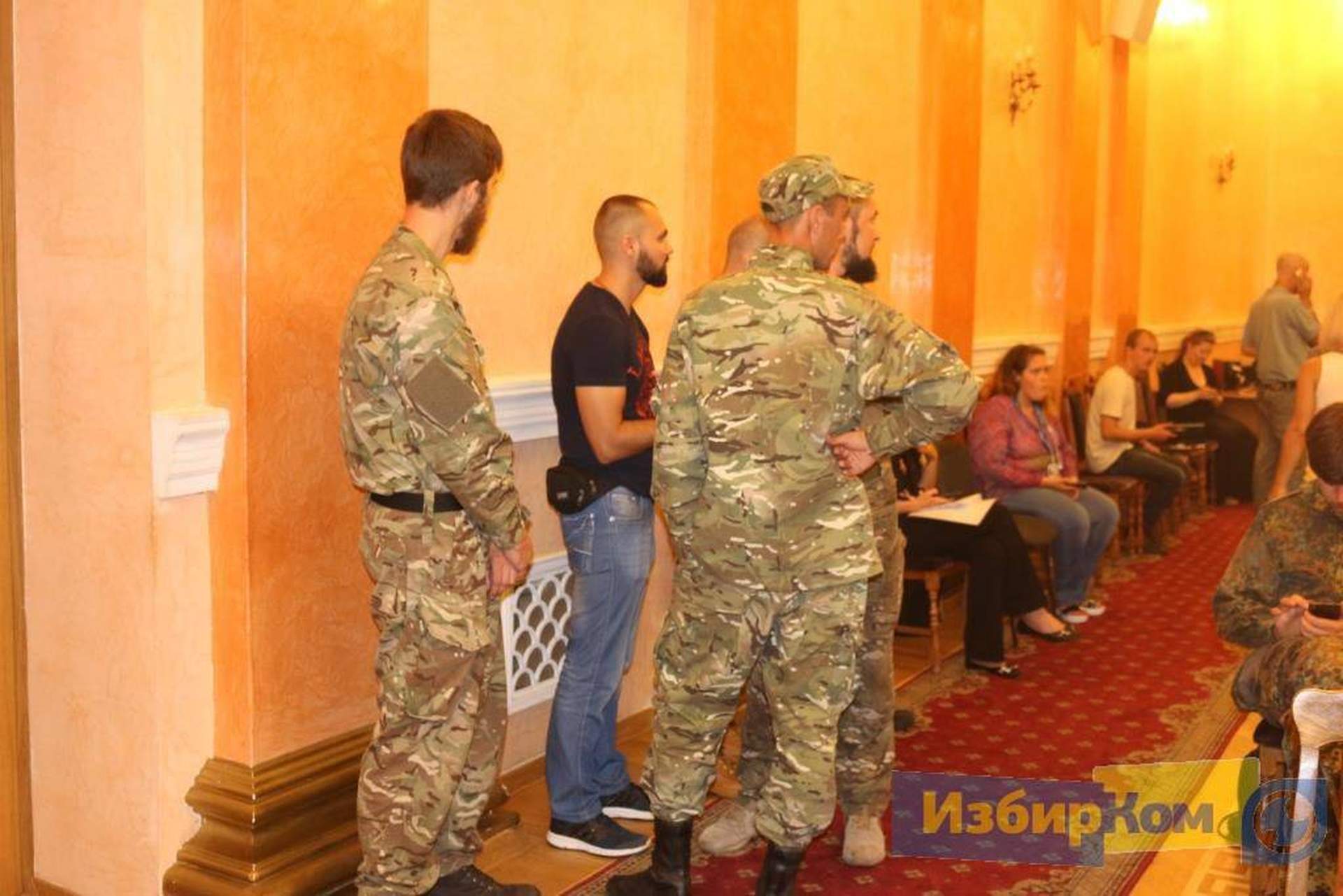 Неожиданная сессия Одесского горсовета: оцепление вокруг мэрии и сбор ради одного вопроса