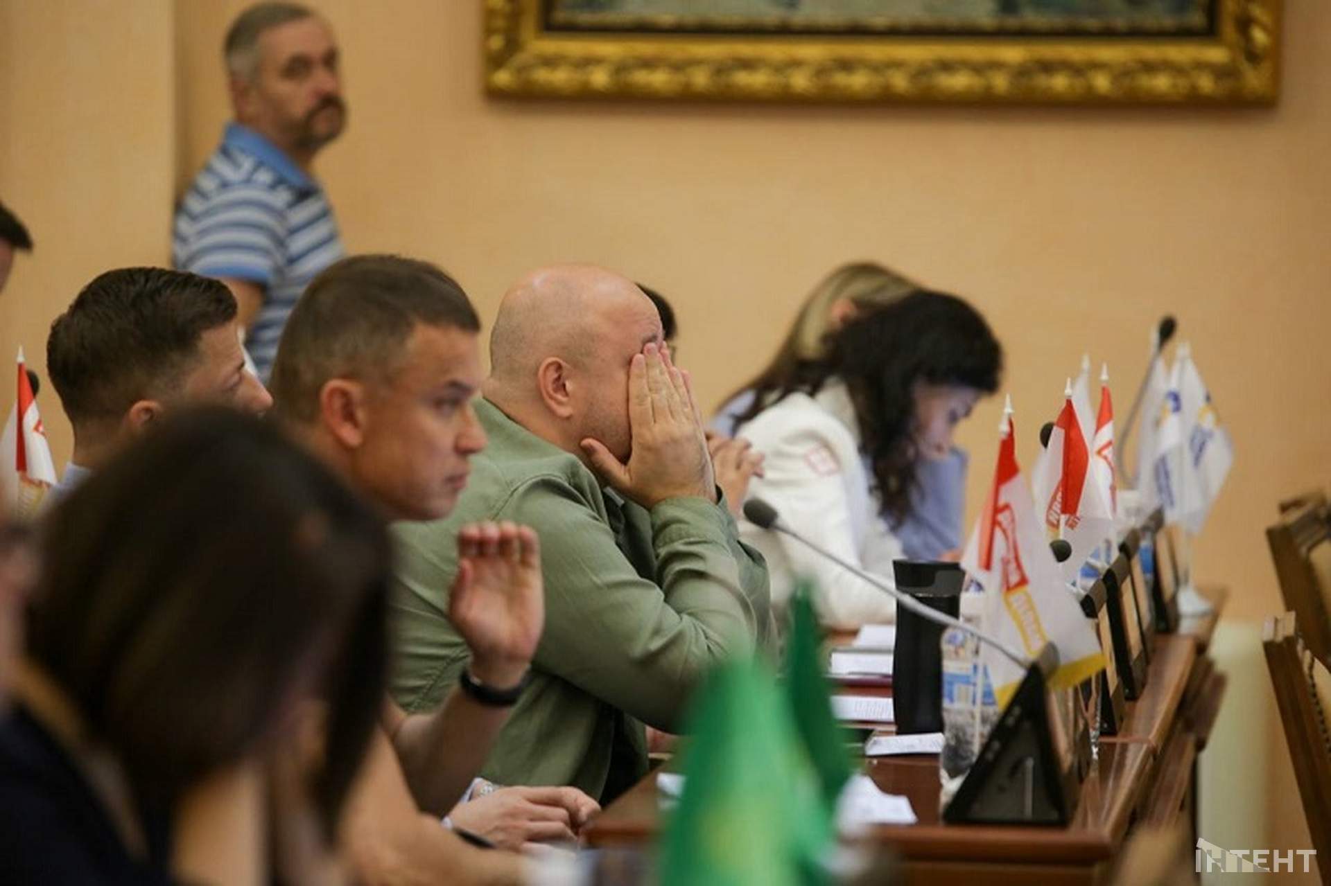 Бурхлива сесія та мітинг у світлинах Інтента