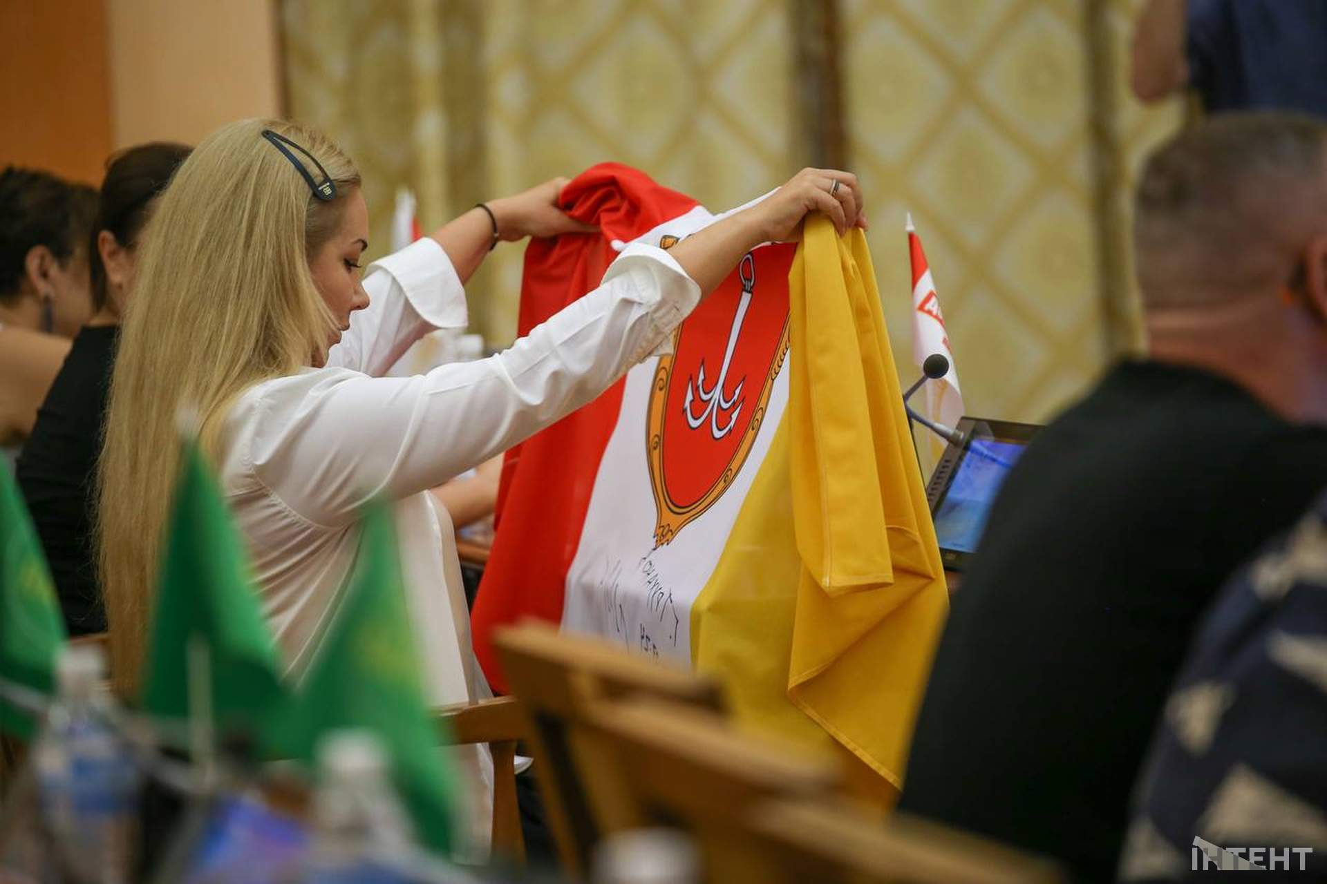 Дядя Гриша у гостях та вимкнення світла: сесія Одеської міської ради у світлинах Інтента