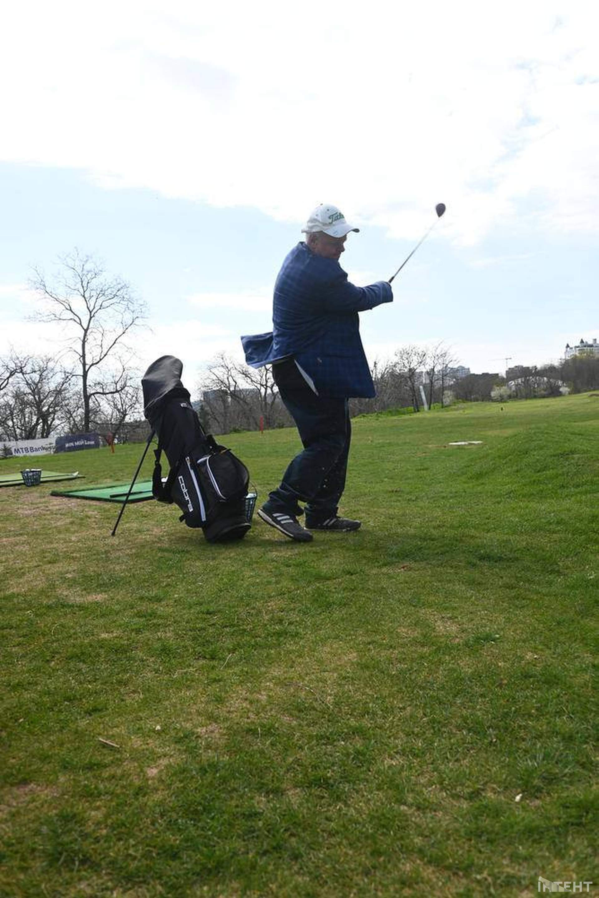 Одеських ветеранів познайомили з улюбленою грою Трампа