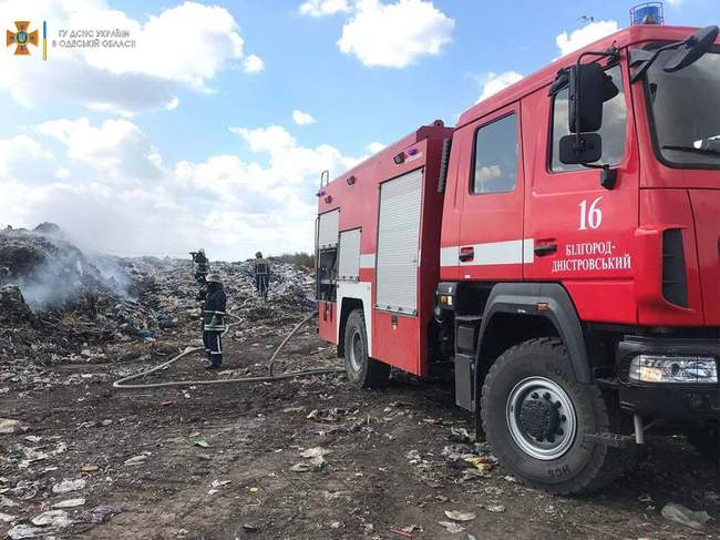 Вдруге за два тижні на Одещині підпалили звалище