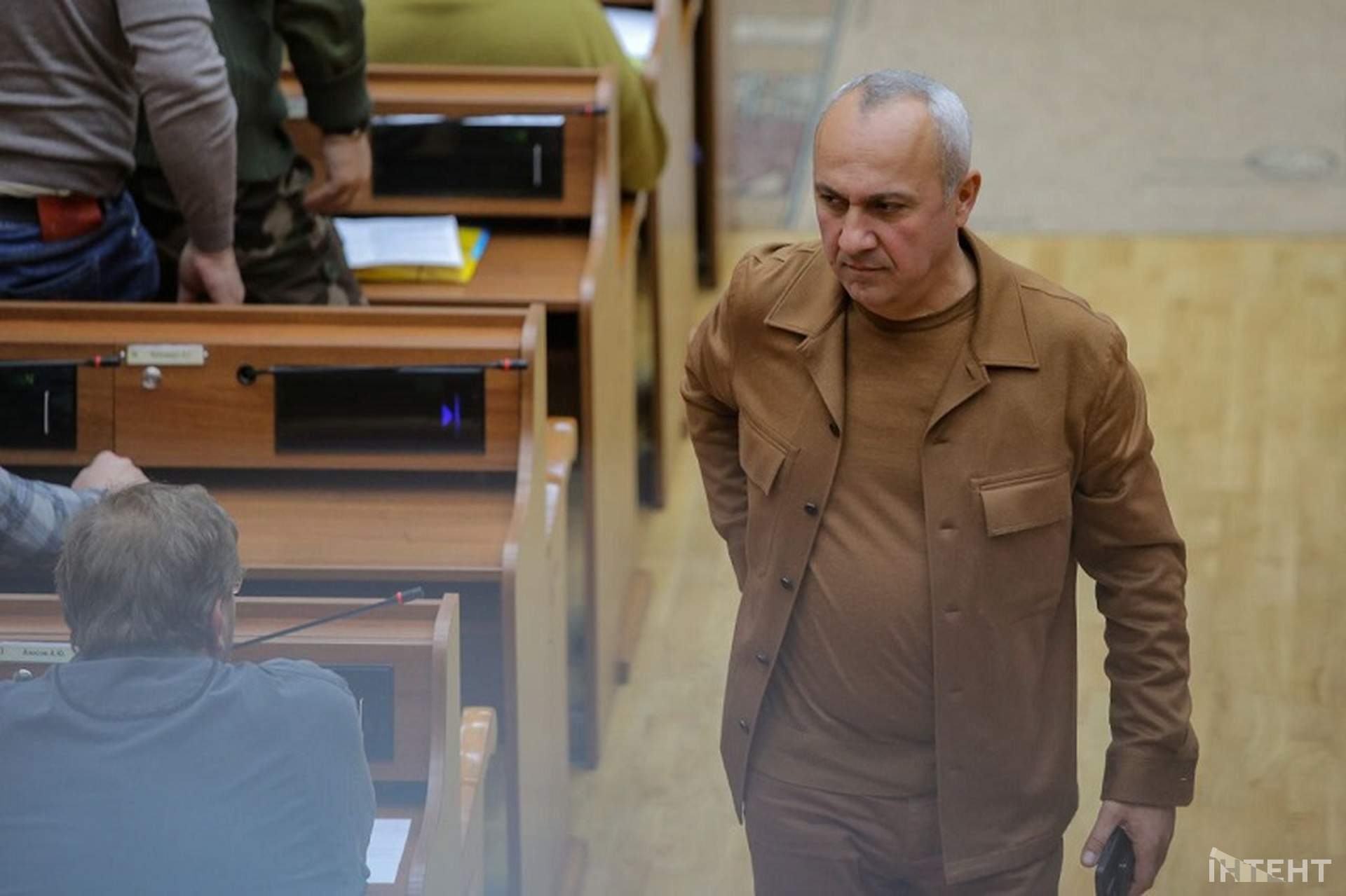 Шрапнель та невдалий перформанс: світлини з сесії Одеської облради