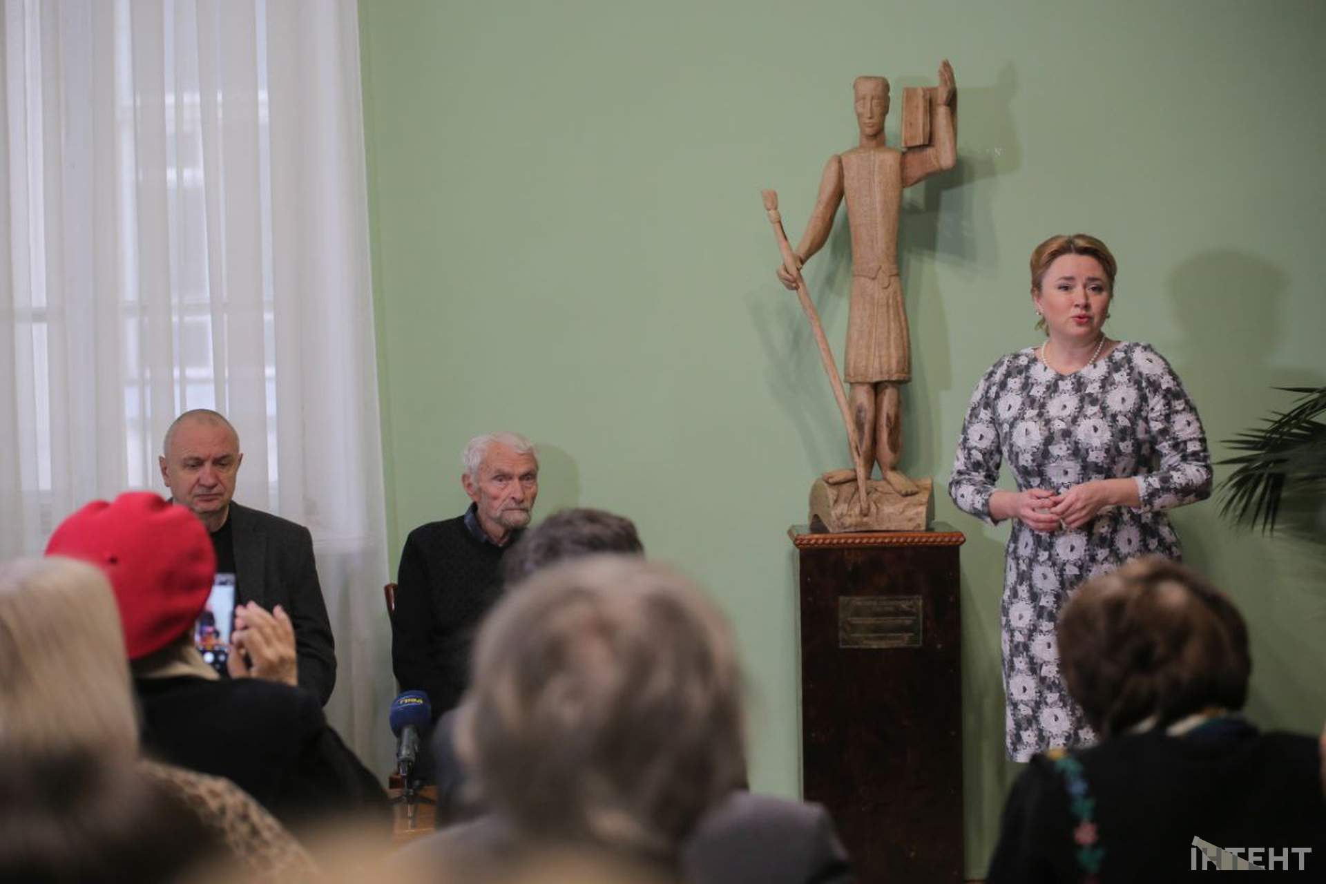 Автор пам'ятника Дерибасу подарував одеській бібліотеці скульптуру, присвячену Сковороді