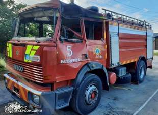 На Херсонщині окупанти скинули вибухівку на автомобиль рятувальників