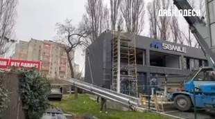 Illegal auto parts store, which had been fought for five years, demolished in Odesa
