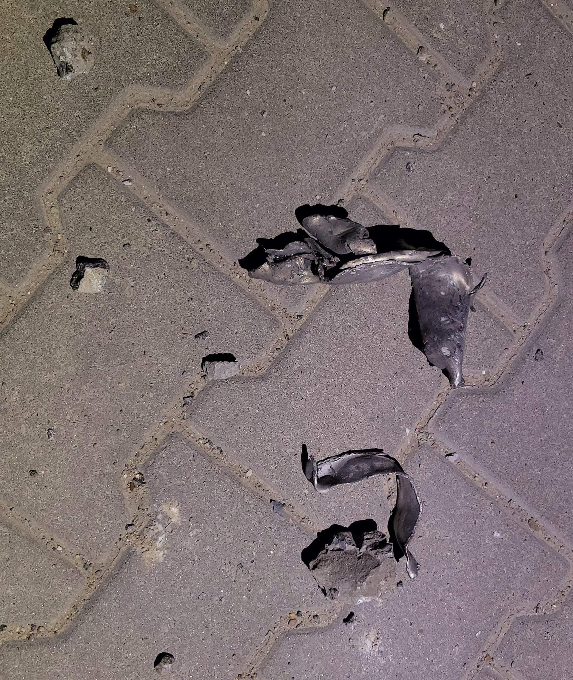 Як пожежники боролися із результатом ракетного удару по Одесі та що залишилось від торгового центру