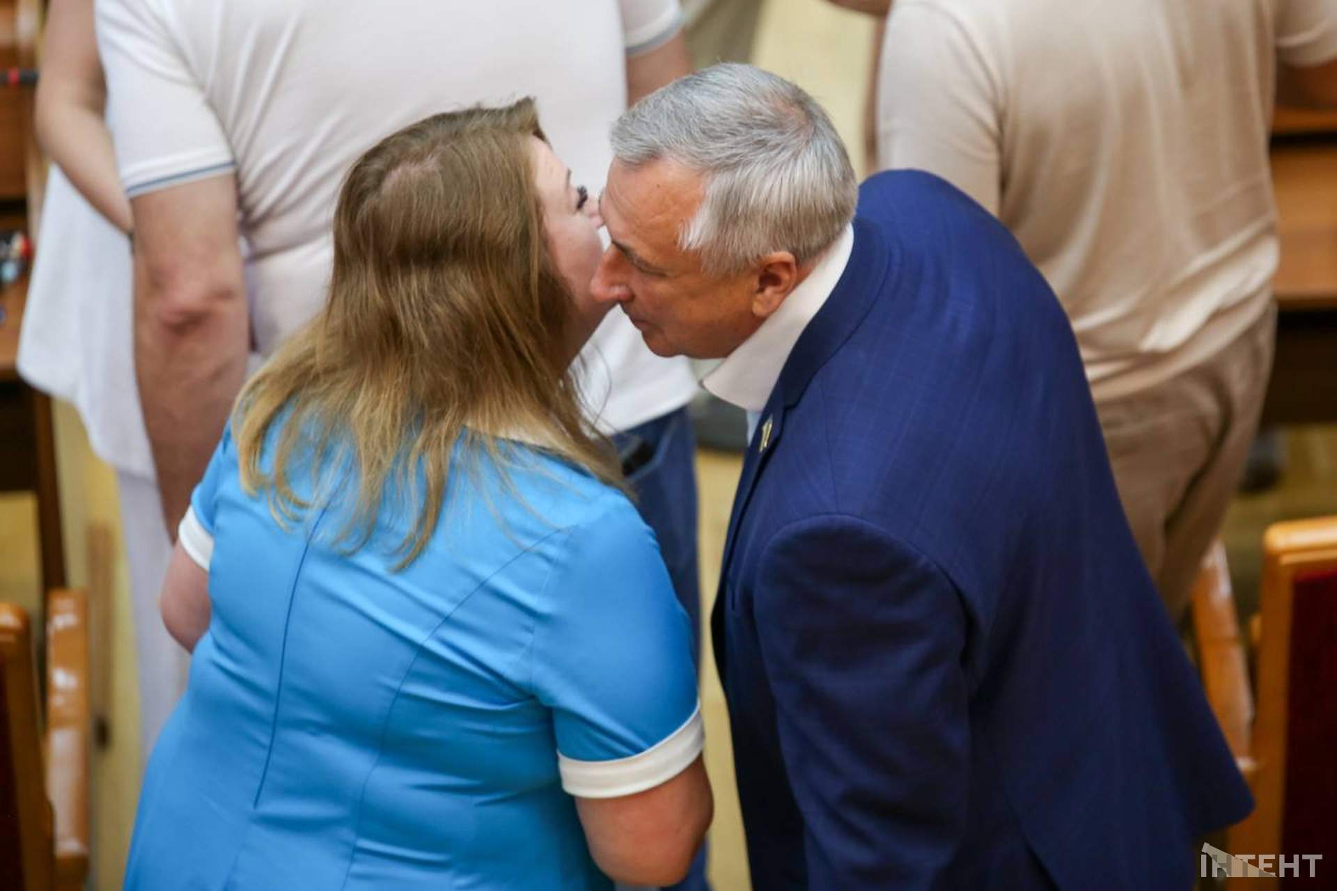 Бронювання охоронців замість медиків та підвищення зарплат: сесія Одеської облради у світлинах Інтента