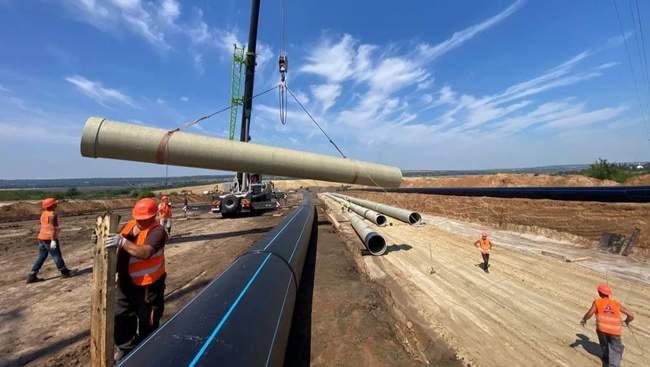 Construction of a water supply system. PHOTO: restoration.gov.ua