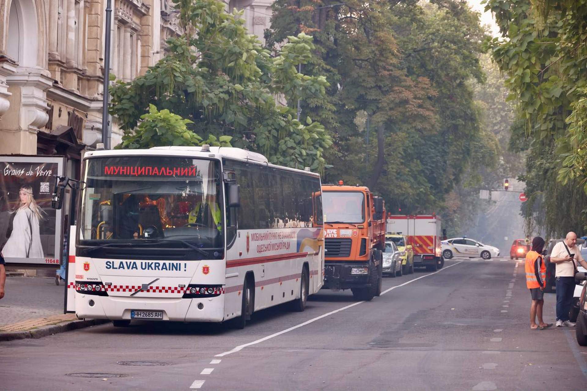 В Одесі після масованої атаки восьмеро постраждалих, згоріли автівки, зруйновані будинки