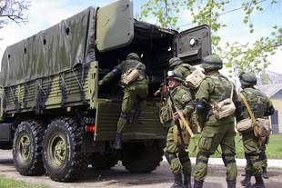 Силовики на Херсонщині вивезли техніку місцевих та передали окупантам