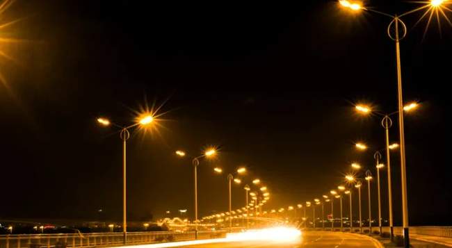 Вуличні ліхтарі. ДЖЕРЕЛО: Вечірній Київ