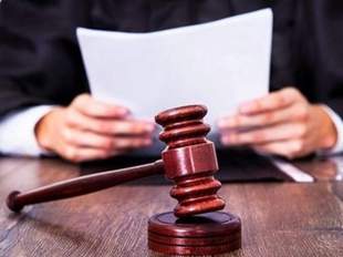 У Миколаєві судили матір із дочкою, які під час окупації проводили референдум на Херсонщині