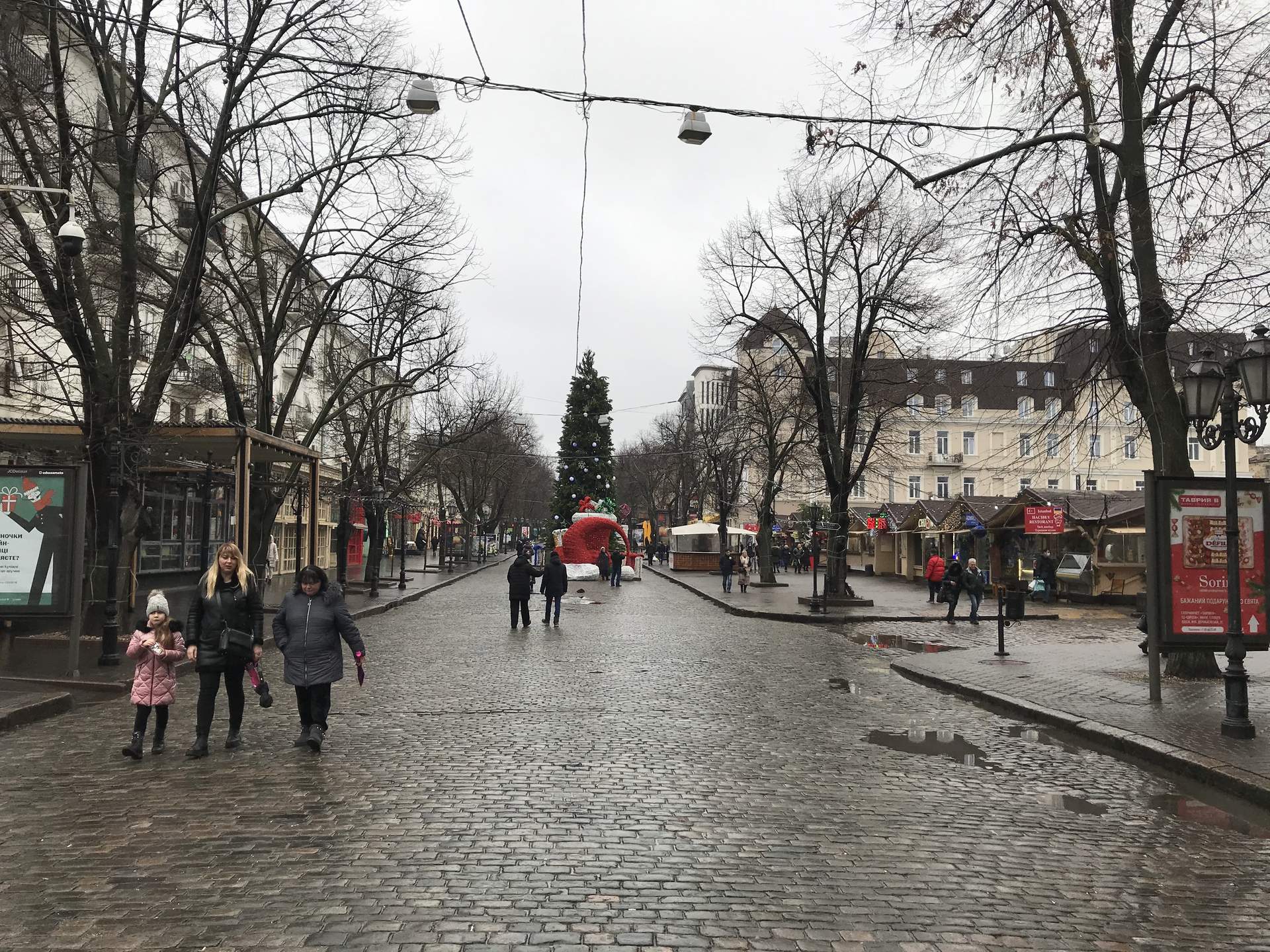 Тепле Різдво: як виглядає головна вулиця Одеси в святковий день