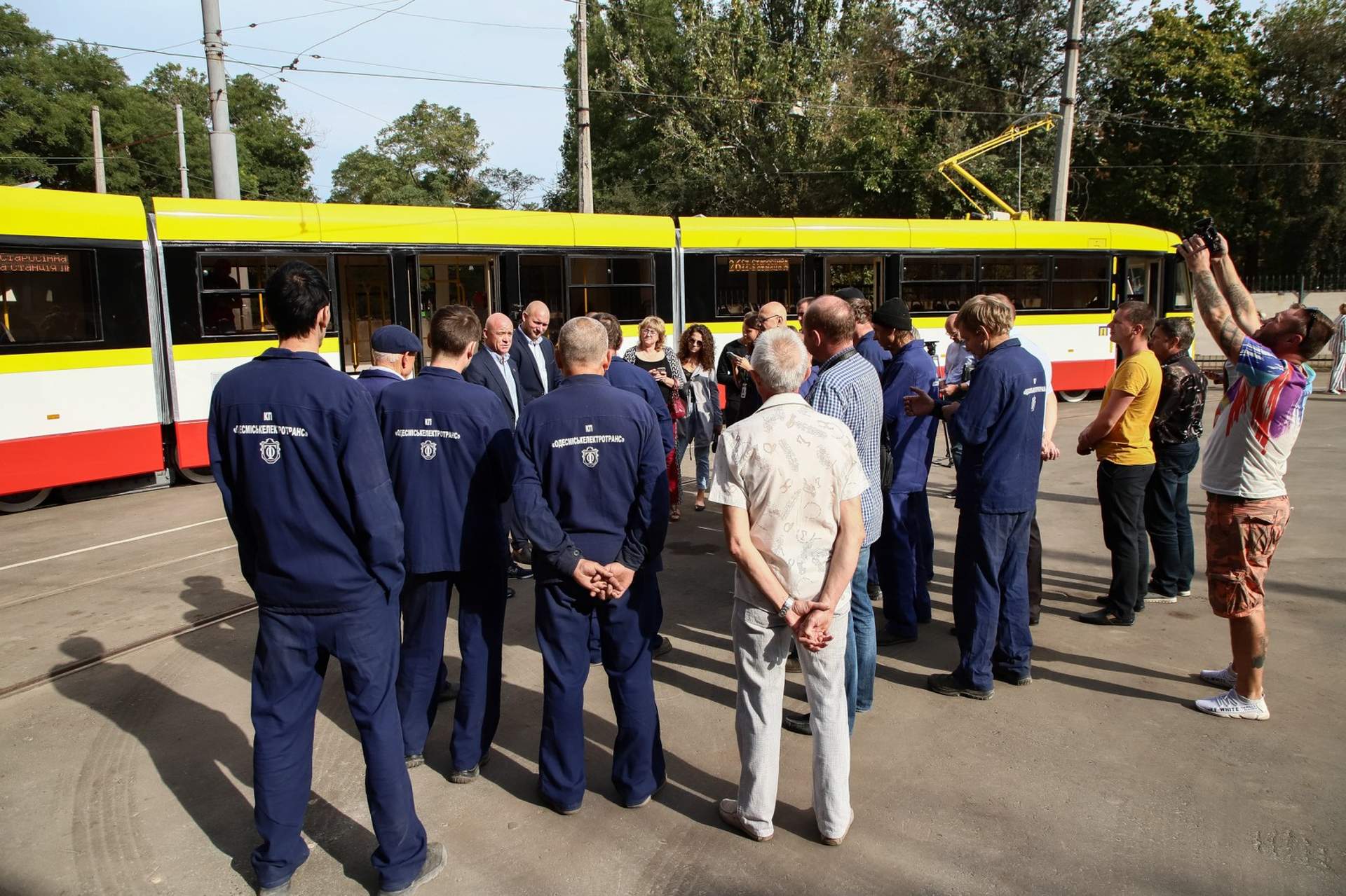 В Одессе собрали самый длинный в Украине трамвайный вагон