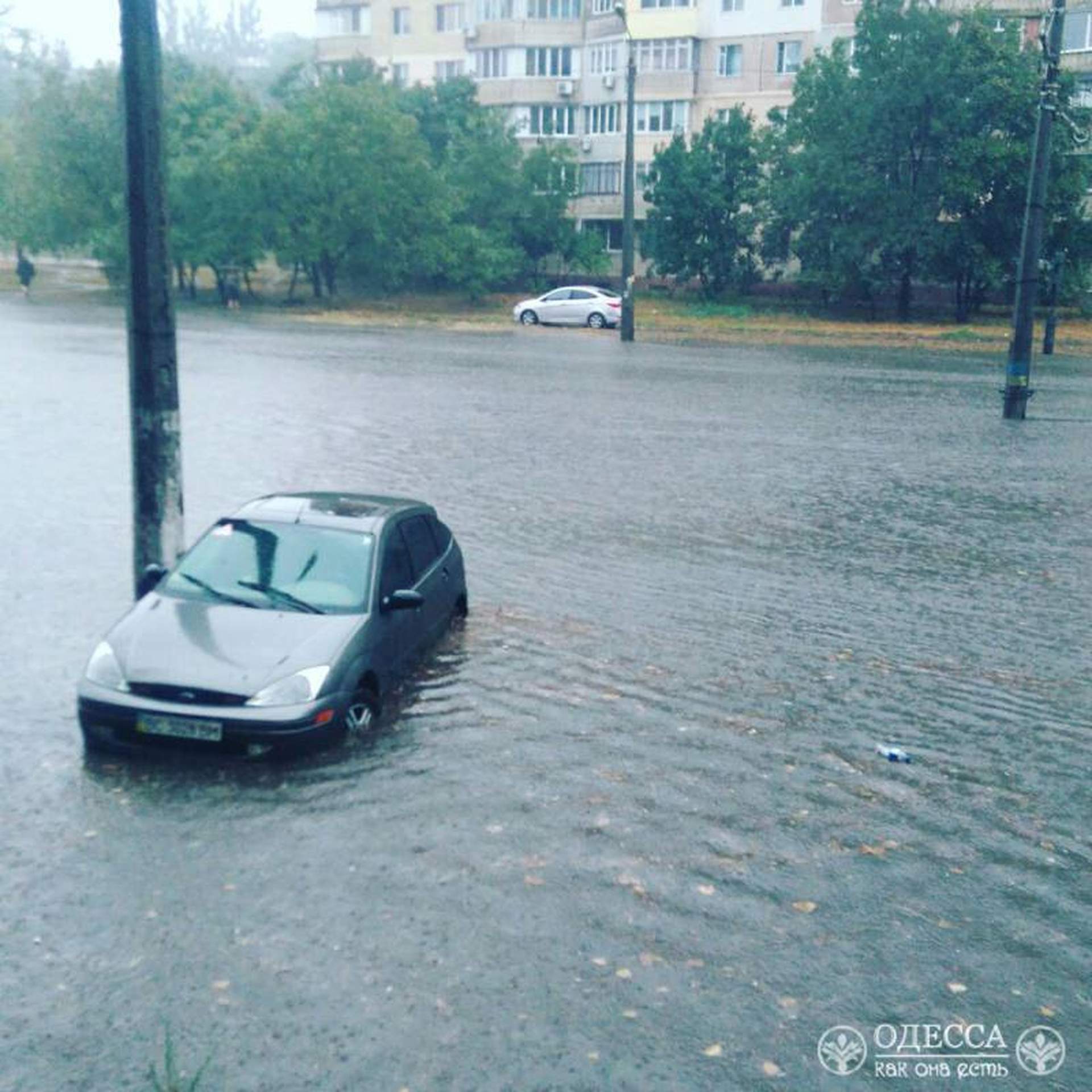 Дождь традиционно спровоцировал в Одессе транспортный коллапс