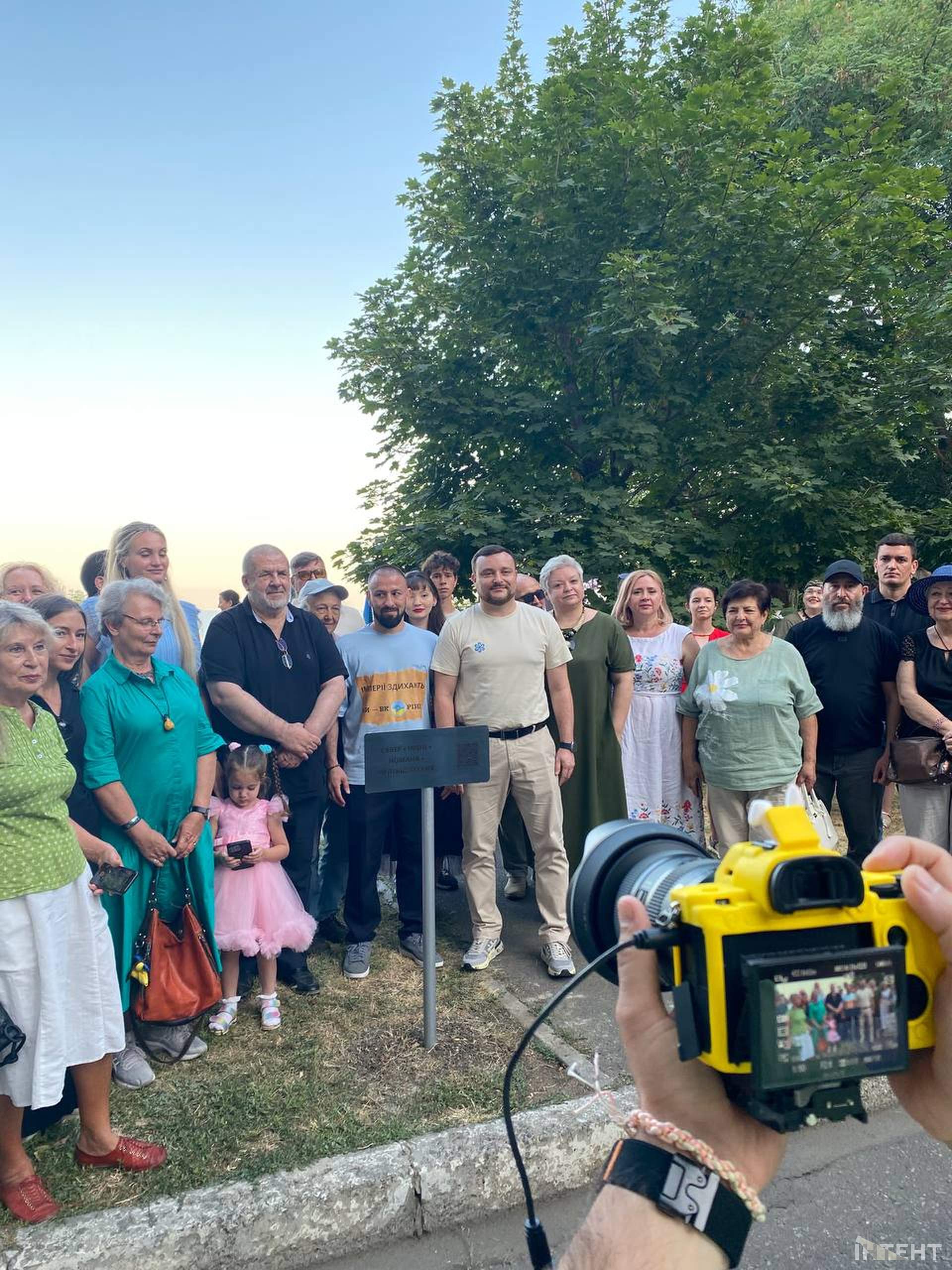 У сквері Челебіджіхана в Одесі встановили пам'ятну табличку на його честь