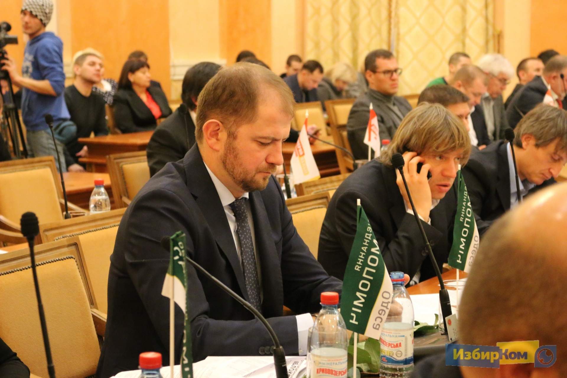 Сессия Одесского городского совета: розы депутатам и более ста вопросов повестки дня