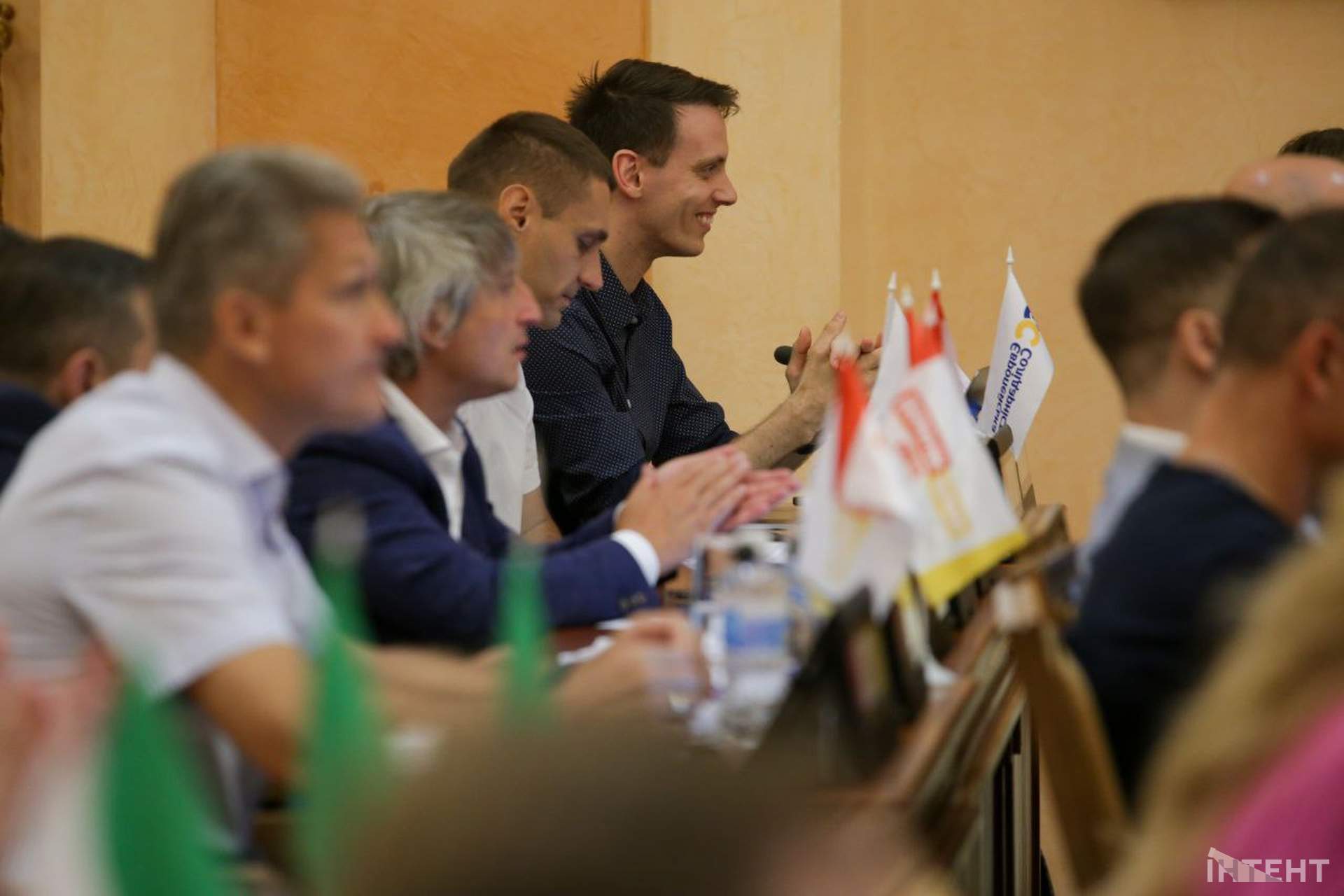 Обличчя та емоції: сесія Одеської міської ради в об'єктиві Інтента
